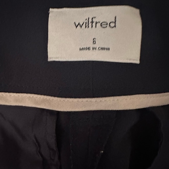 Fun navy silk cropped pants with bow - Picture 2 of 3